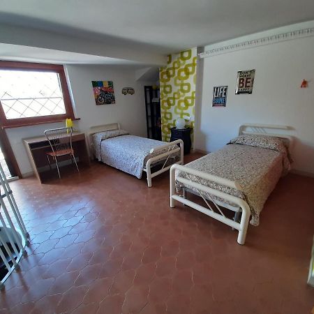Appartamento Genziana - Con Vista Piscina E Garage Сирмионе Екстериор снимка