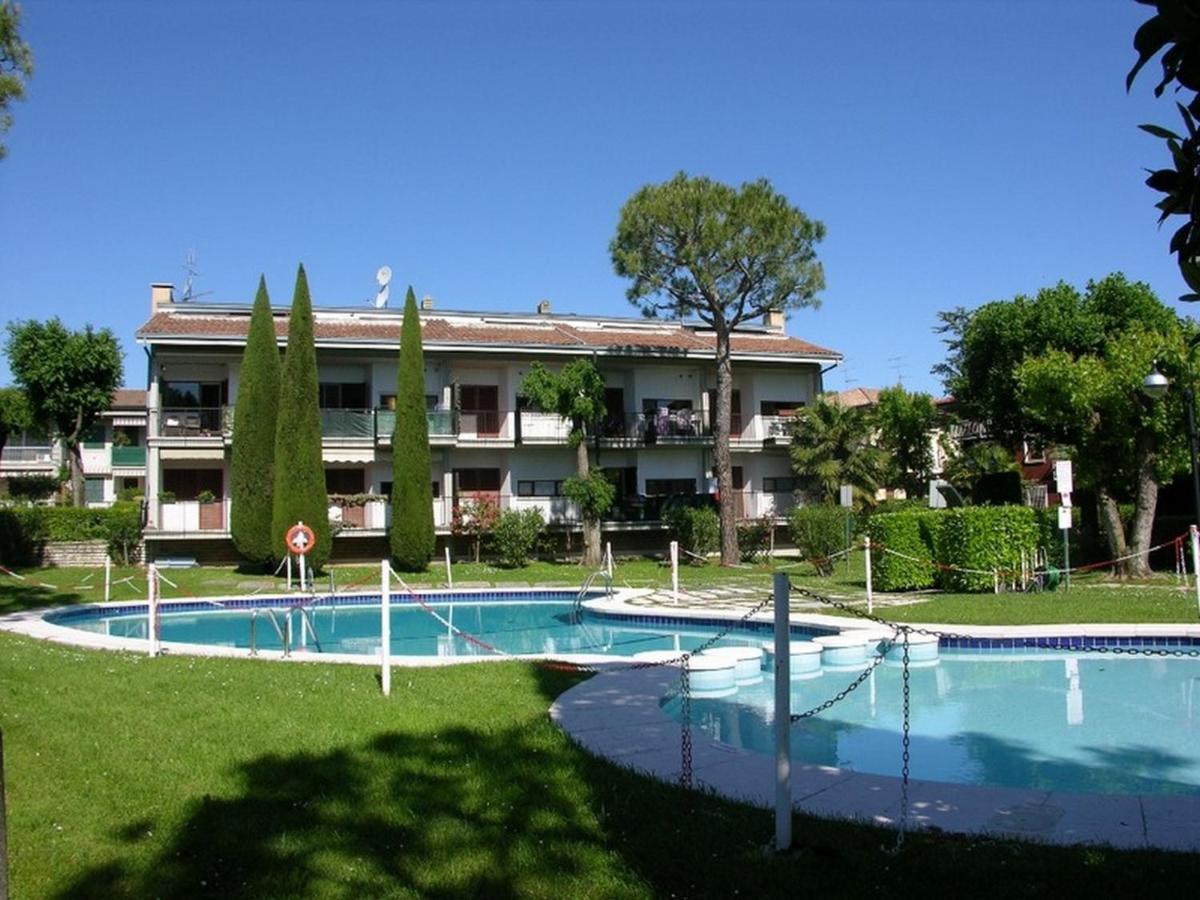 Appartamento Genziana - Con Vista Piscina E Garage Сирмионе Екстериор снимка