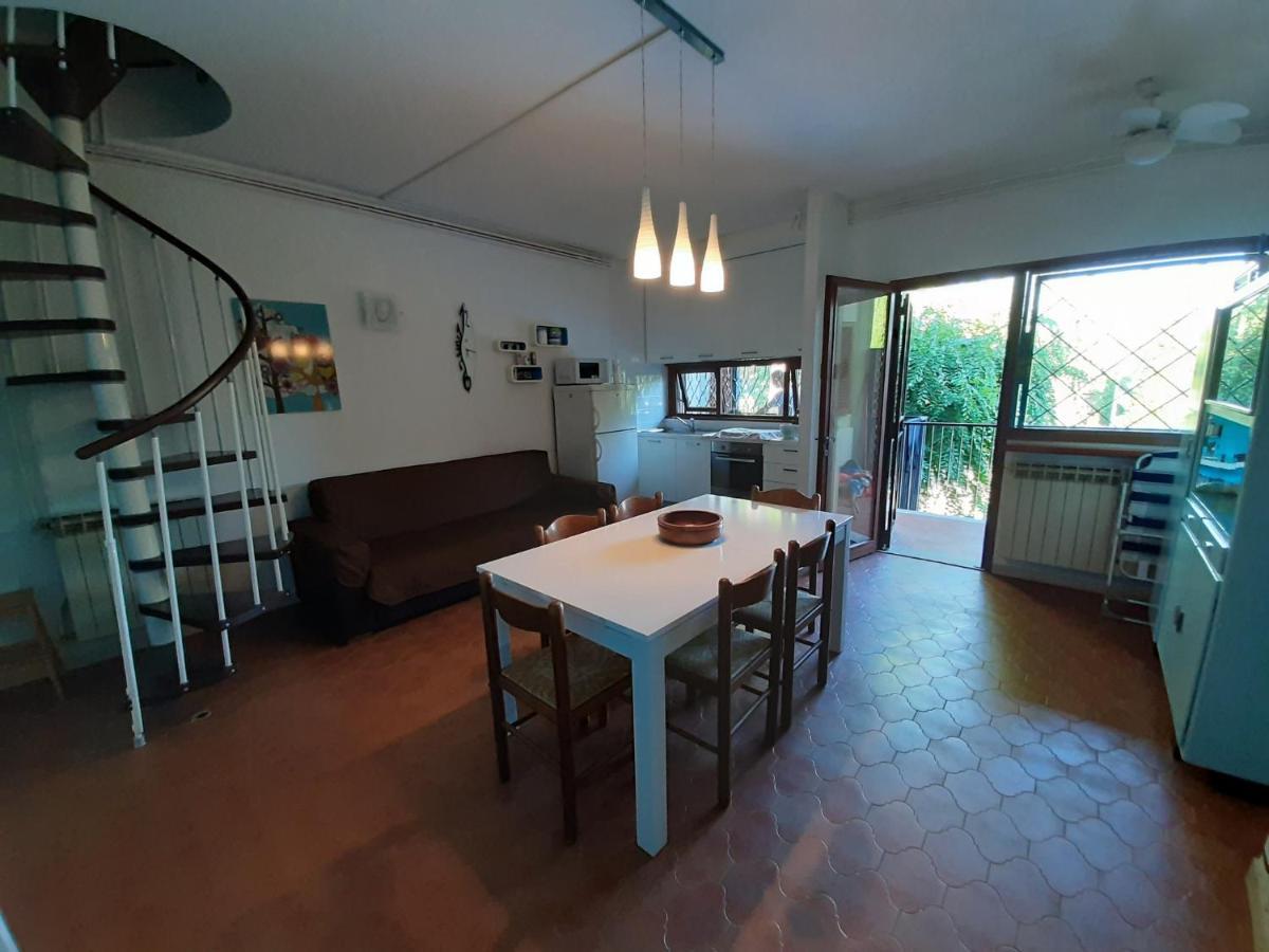 Appartamento Genziana - Con Vista Piscina E Garage Сирмионе Екстериор снимка