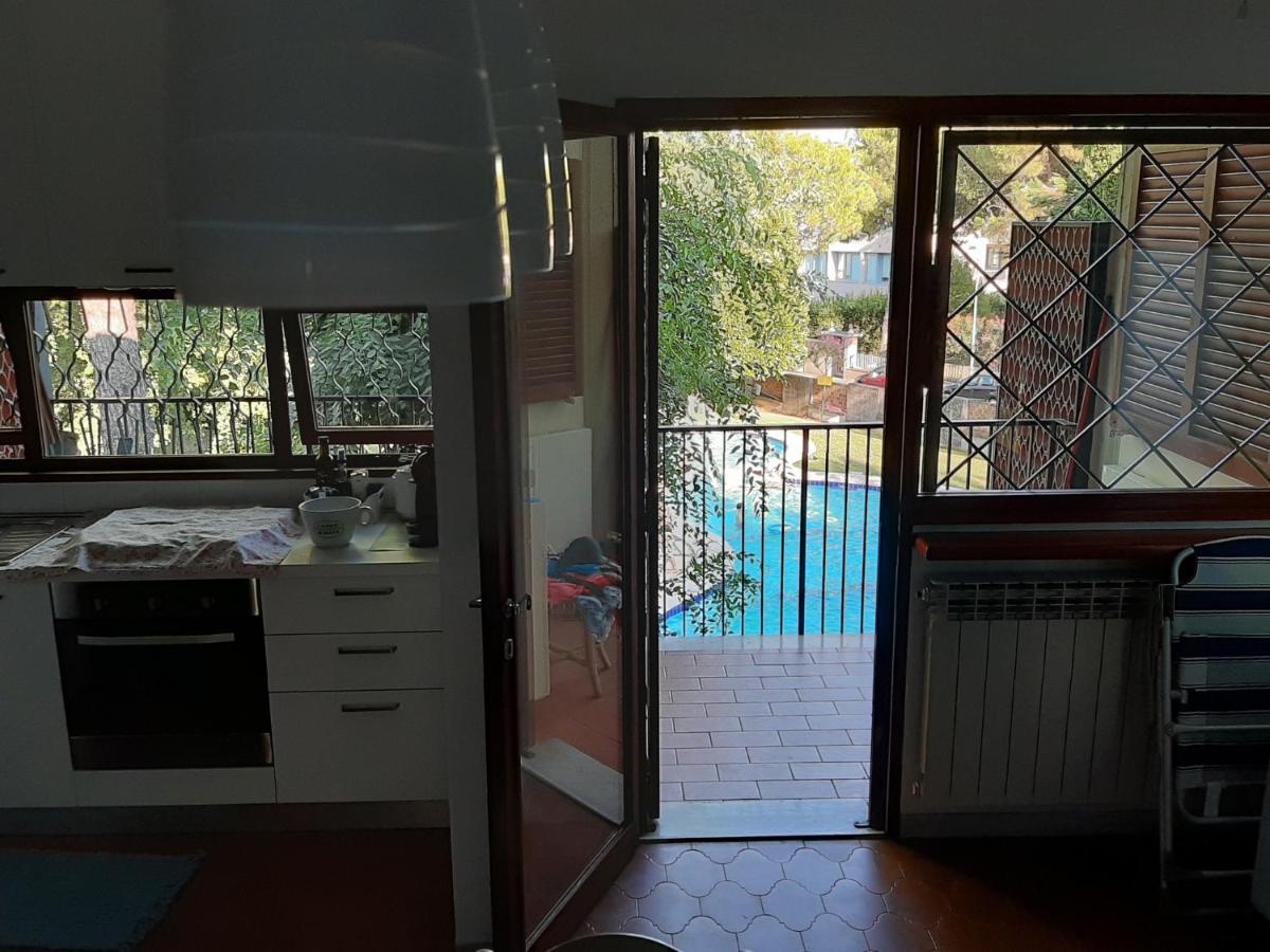 Appartamento Genziana - Con Vista Piscina E Garage Сирмионе Екстериор снимка