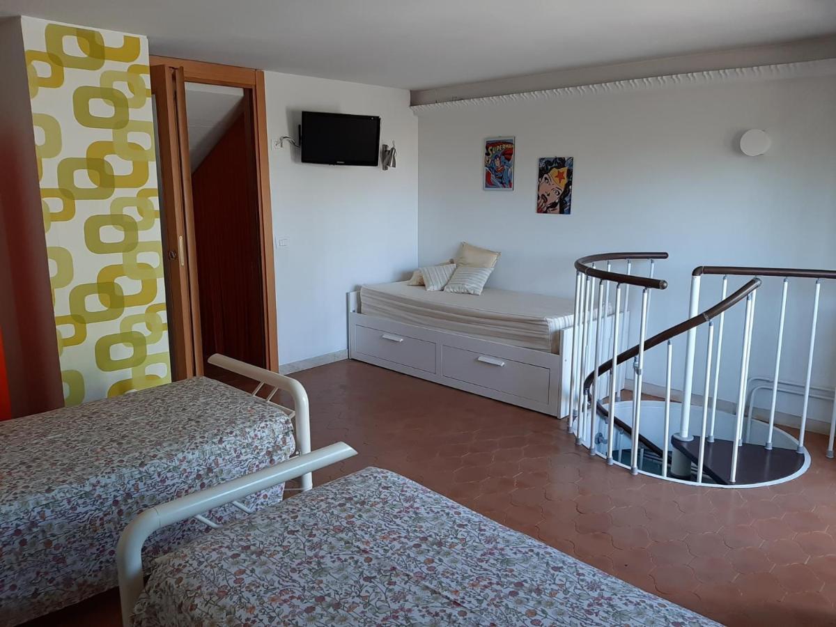 Appartamento Genziana - Con Vista Piscina E Garage Сирмионе Екстериор снимка