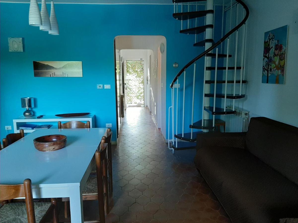 Appartamento Genziana - Con Vista Piscina E Garage Сирмионе Екстериор снимка